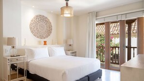 A bedroom with a large bed, two bedside tables, a decorative wall piece, and a view of the outdoors through a sliding glass door. - w Fantastic House w Amazing Pool in Cartagena (Cartagena)