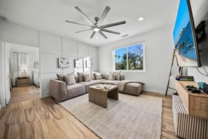 House - WOW The Hamptons Pickleball Massive Pool Slide (Indio)