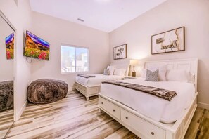 8 bedrooms - The Royal Bahamian- Pickleball Golf Sleeps 20 (Indio)