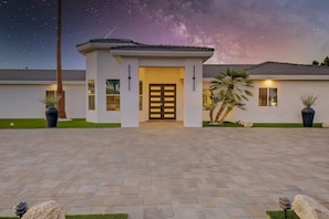 House | 9 bedrooms, Internet - Lazy River Resort Theater Pickleball Game RM (Indio)