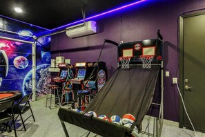 6 bedrooms, Internet - Constellation- New Constellation Hugepool Spa Gamerm Slide Luxury (Indio)