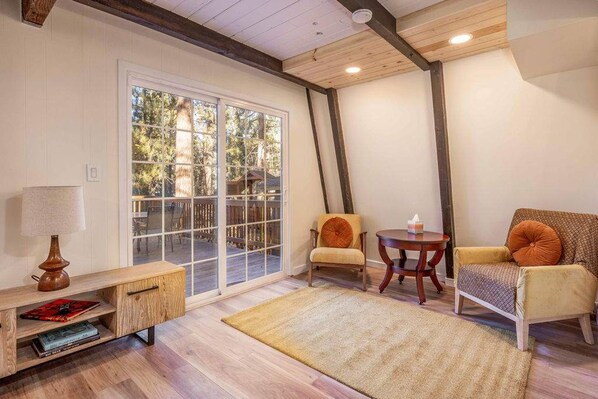 House | 3 bedrooms - Blissful Mountain Cabin hot tub Fire pit More (Big Bear Lake)