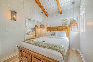 2 bedrooms, Internet - Quail Drive 2 Bdrm 1 Bath Modern Cabin Hot Tub (Big Bear Lake)