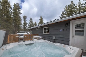 2 bedrooms, Internet - Quail Drive 2 Bdrm 1 Bath Modern Cabin Hot Tub (Big Bear Lake)