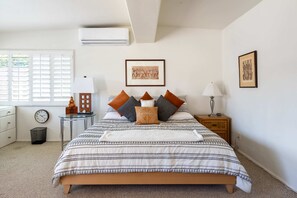 3 bedrooms - Modern Oasis Getaway w Private Pool in El Paso (Palm Desert)