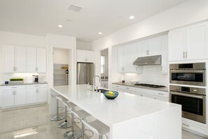 House | 3 bedrooms, Internet - A Luxurious Oasis Experience in Desert Palm (Palm Desert)