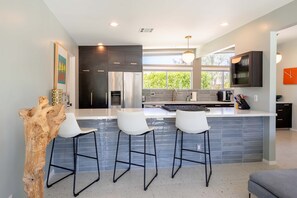 Hus | 4 soverom, skrivebord og internett