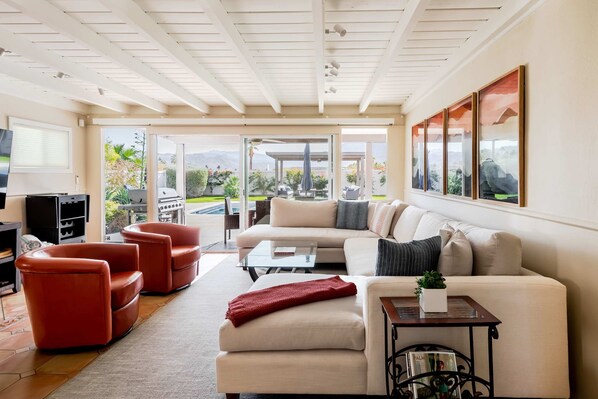 4 bedrooms, Internet - Movie Colony Oasis - Peaceful Walk to Downtown (Palm Springs)