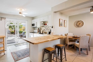 4 bedrooms, Internet - Movie Colony Oasis - Peaceful Walk to Downtown (Palm Springs)