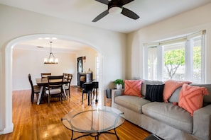 House | 4 bedrooms, Internet - Movie Colony Oasis - Peaceful Walk to Downtown (Palm Springs)