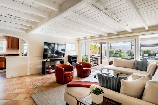 House | 4 bedrooms, Internet - Movie Colony Oasis - Peaceful Walk to Downtown (Palm Springs)