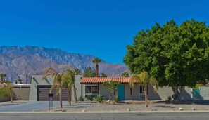House - Modern Home w Private Pool Spa Pets Welcome (Palm Springs)