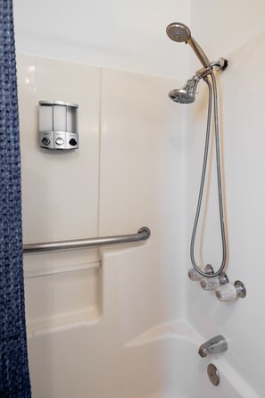 House | Bathroom - Near JT Oasis Hot Tub Cowboy Tub Games (Joshua Tree)