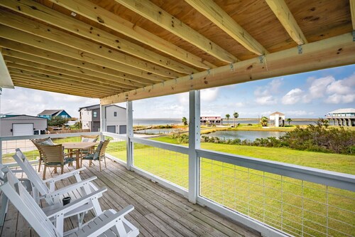 Blue Lagoon - Super cute, water/bay view, close to beach and bay!