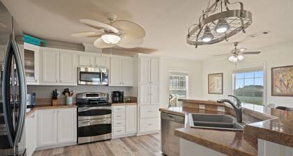 Blue Lagoon - Super cute, water/bay view, close to beach and bay!