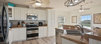 Blue Lagoon - Super cute, water/bay view, close to beach and bay!
