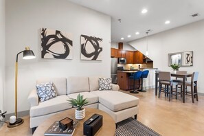 Deluxe House, 3 Bedrooms, Non Smoking | Living area