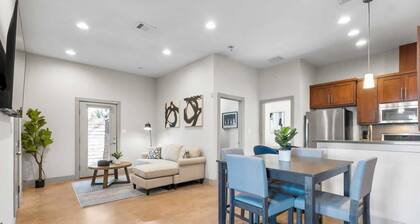 Chic & Homey 3BR Close to Downtown