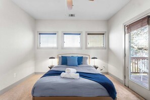 Deluxe House, 3 Bedrooms, Non Smoking | 3 bedrooms, iron/ironing board, free WiFi, bed sheets - Chic & Homey 3BR Close to Downtown (Austin)