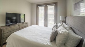 2 habitaciones, escritorio, tabla de planchar con plancha y wifi 