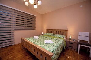 2 quartos, escrivaninha, ferros/tábuas de passar roupa, Wi-Fi