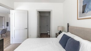 2 Schlafzimmer, Schreibtisch, Bügeleisen/Bügelbrett, WLAN