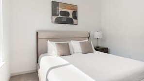 1 makuuhuone, työpöytä, silitysrauta/-lauta, Wi-Fi