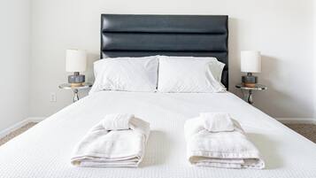 2 habitaciones, escritorio, tabla de planchar con plancha y wifi