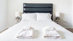 2 bedrooms, desk, iron/ironing board, WiFi