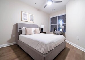 1 makuuhuone, työpöytä, silitysrauta/-lauta, Wi-Fi