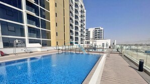 حمام سباحة