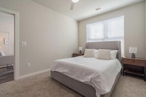 1 室のベッドルーム、デスク、アイロン / アイロン台、WiFi