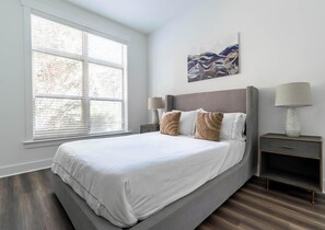 2 bedrooms, desk, iron/ironing board, WiFi