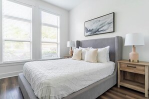 2 slaapkamers, een bureau, een strijkplank/strijkijzer, wifi