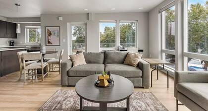 Landing | Beautiful 2BD, Clubhouse, Courtyard