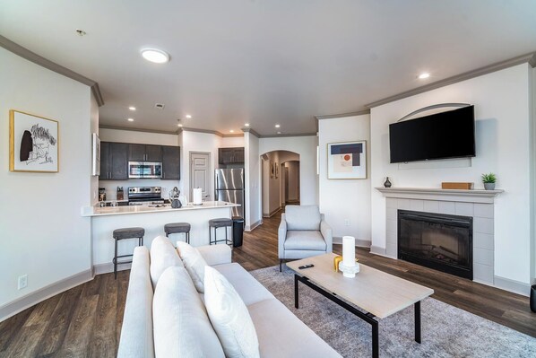 Smart TV - Landing | Incredible 2BD, Gym, Clubhouse (Cincinnati)