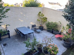 Outdoor dining - Family home - town center - walking distance to port (Vannes)