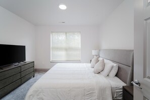 2 Schlafzimmer, Schreibtisch, Bügeleisen/Bügelbrett, WLAN