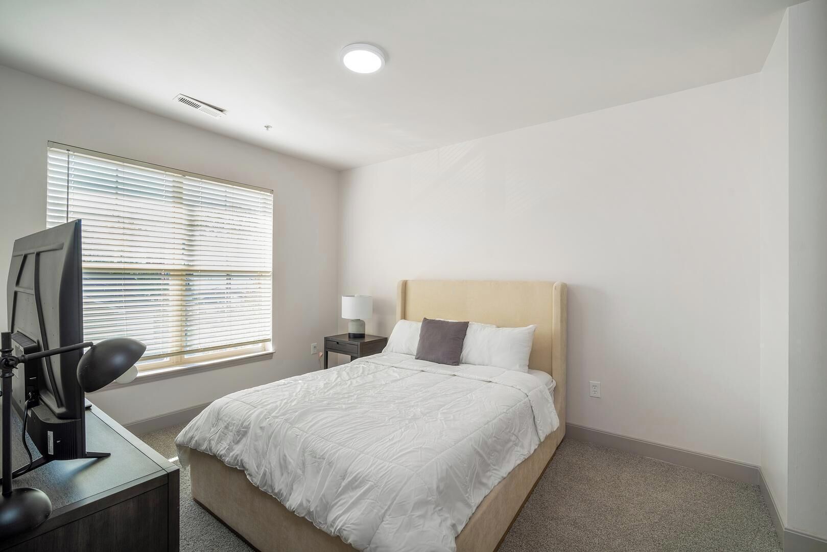 1 bedroom, desk, iron/ironing board, Internet