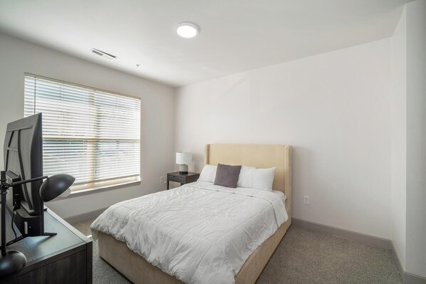 1 bedroom, desk, iron/ironing board, WiFi