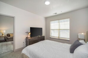 1 bedroom, desk, iron/ironing board, WiFi