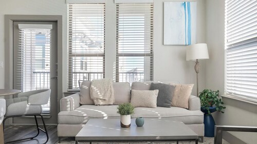 Landing | Modern 2BD, Courtyard, Clubhouse