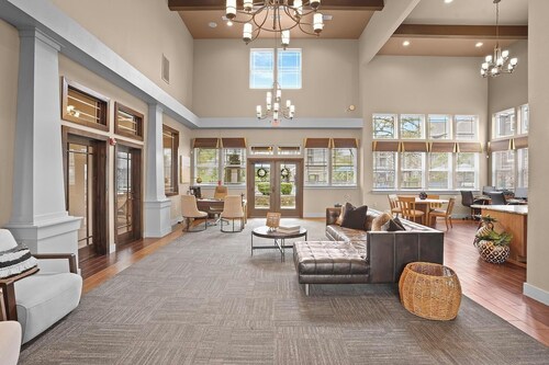 Landing | Chic 1BD, Pool, Courtyard