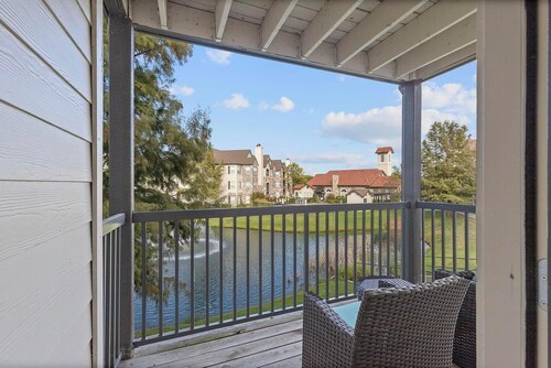Landing | Modern 2BD, Pool, Gym
