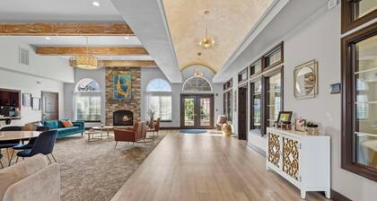 Landing | Chic 2BD, Gym, Pool