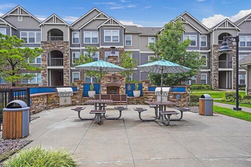 Landing | Incredible 2BD, Pool, Courtyard