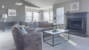Smart TV - Landing | Amazing 2BD, Courtyard, Gym (Broken Arrow)