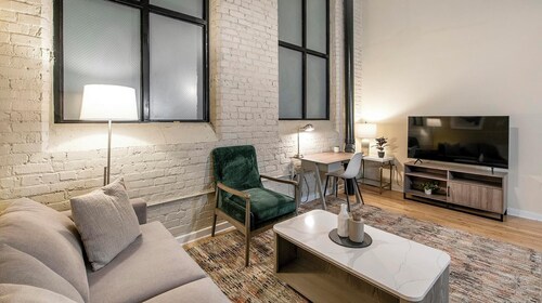 Landing | Incredible 1BD, Gym, Courtyard