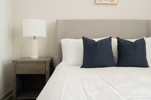 Desk, iron/ironing board, WiFi, bed sheets