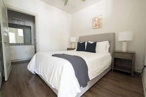 Bureau, fer et planche  à repasser, Wi-Fi, draps fournis